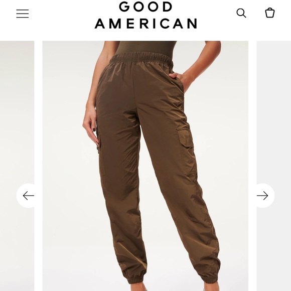 Good American Pants - Good American
Essential Cargo Pants
Color - MOCHA 001